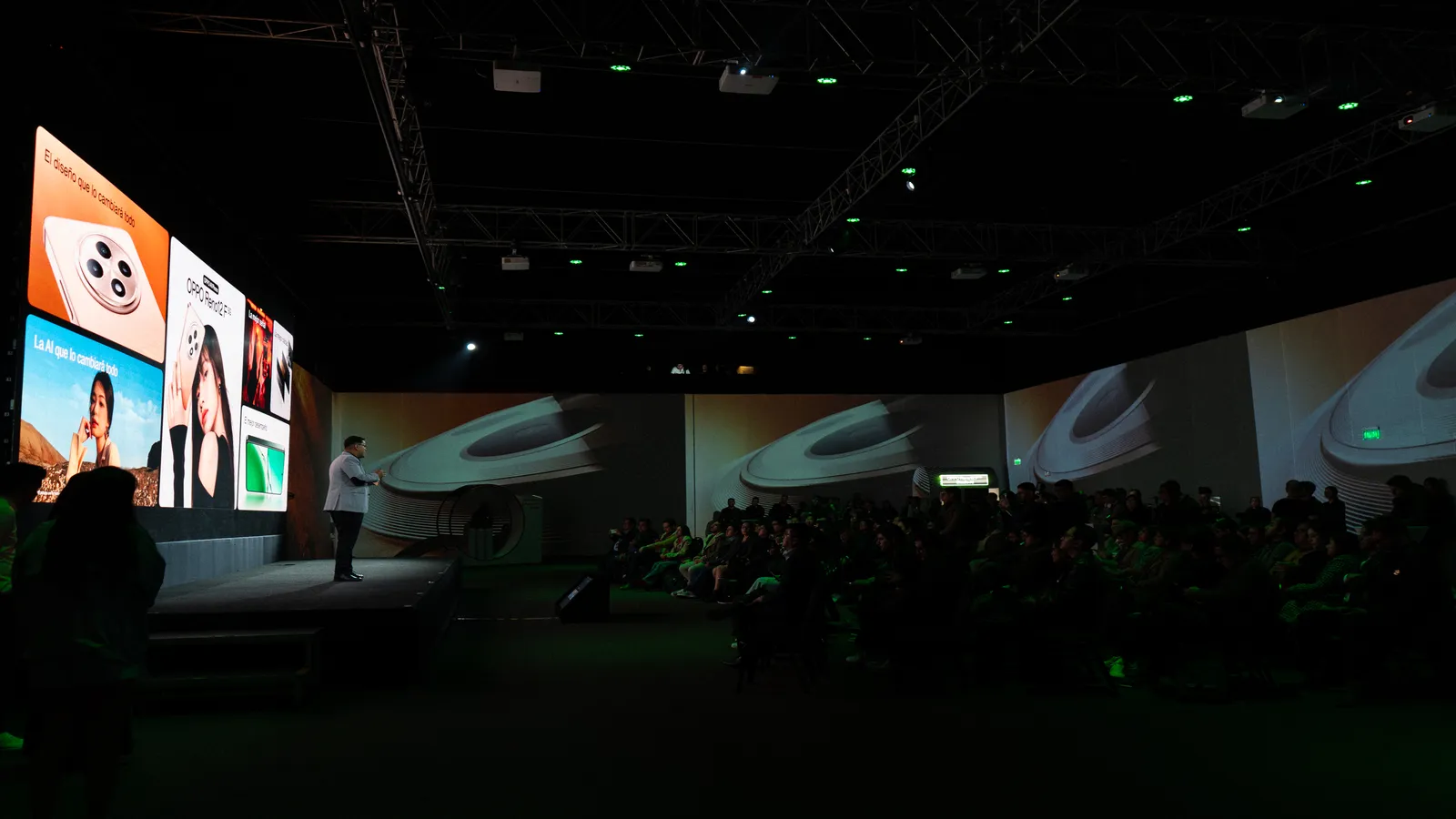 Show inmersivo con pantallas LED y efectos especiales